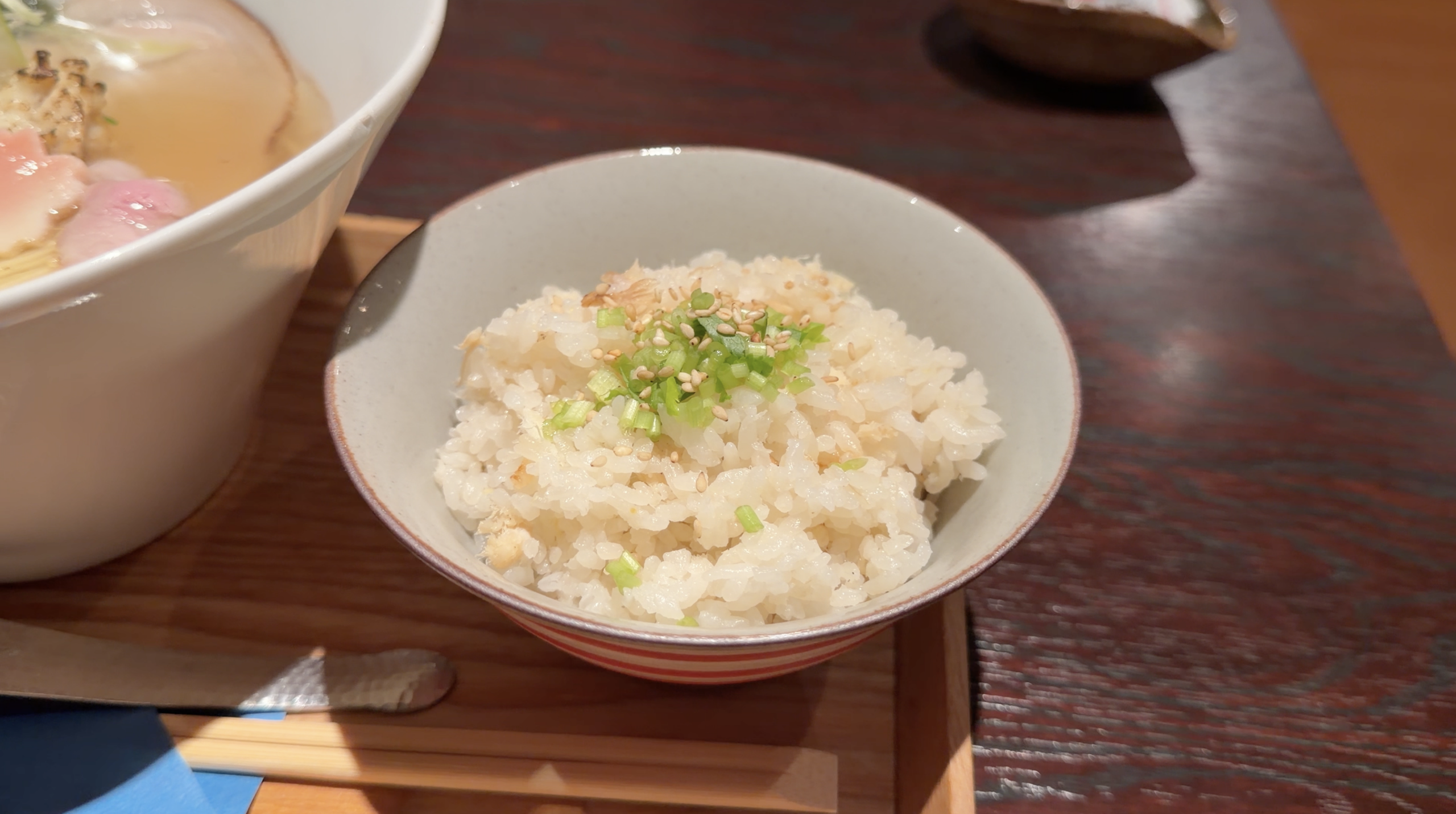 週末麺処 らくら ひとしなの限定 鯛飯・薬味をのせた炊き込みごはん