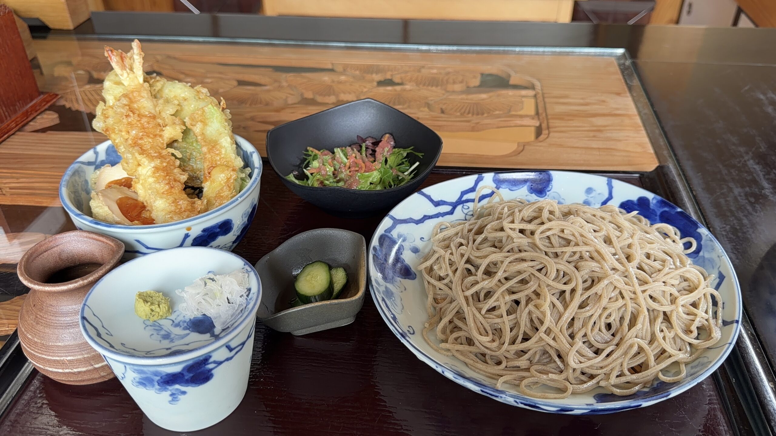 神明そば 慶の満腹ランチセット・そばと天丼、サラダ、小鉢