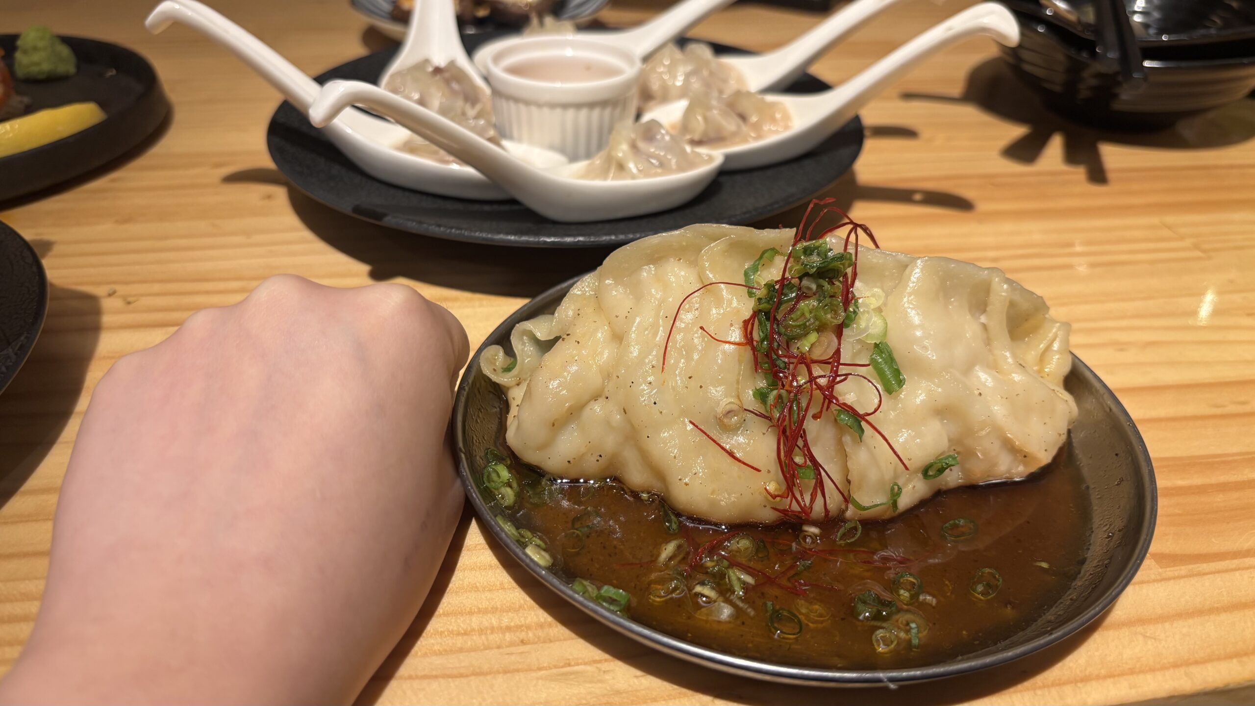大衆酒場かーにばるのジャンボギョーザ