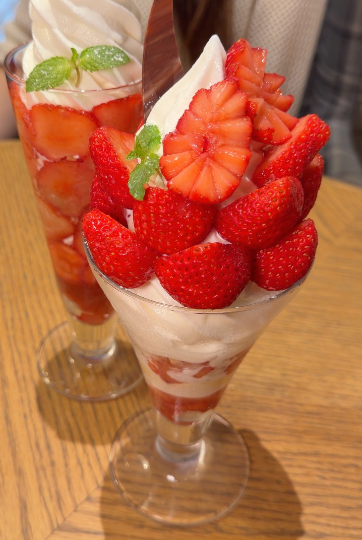 みのりカフェ エスパル仙台店の仙台夏いちごたっぷりのご褒美パフェ