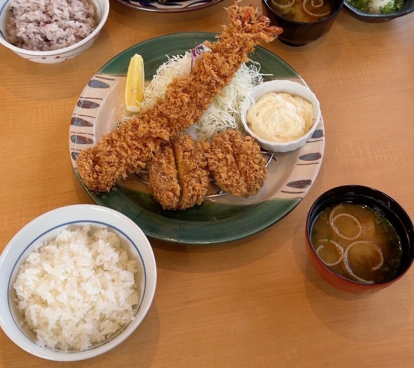 厚切りとんかつ よし平 柳生店の天然特大海老・ひれ得々膳