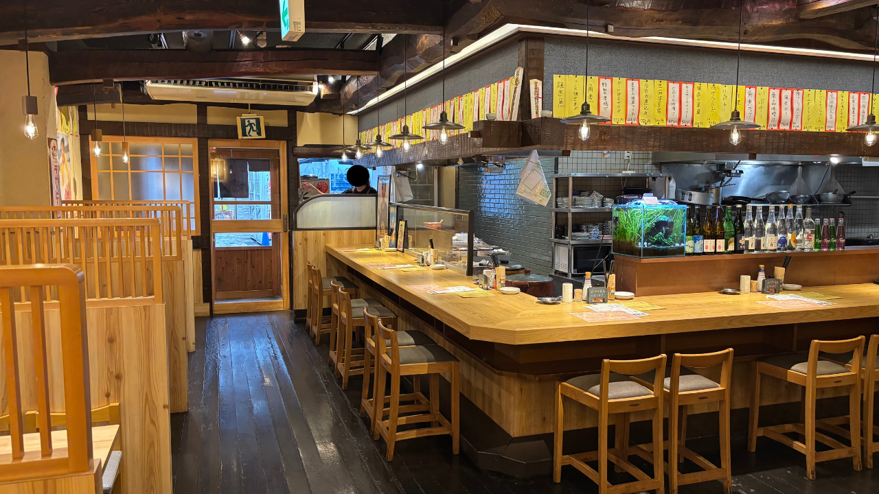 大衆酒場かーにばるの店内の様子