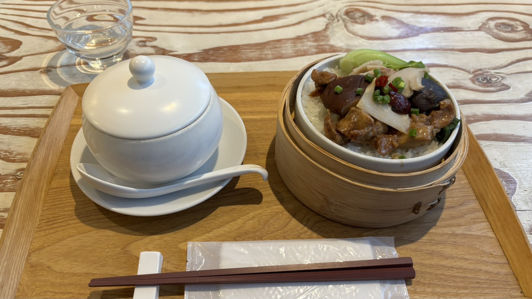 蓮めぐりの薬膳スープとせいろご飯