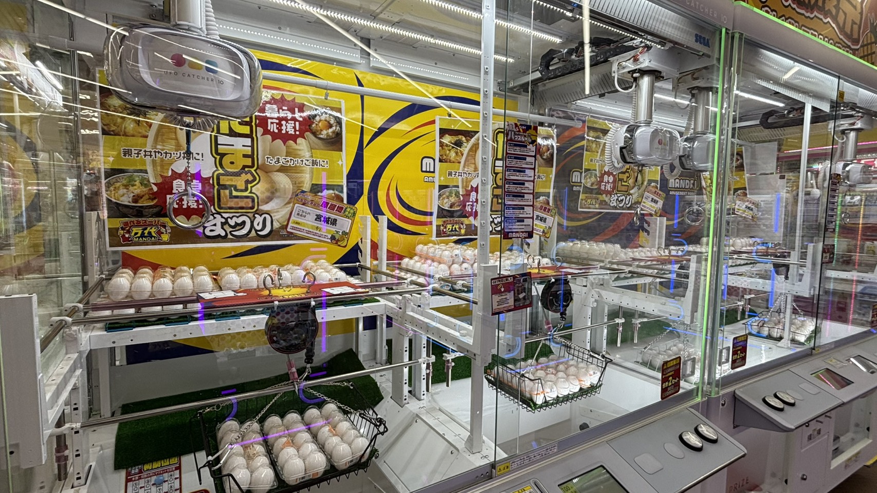万代仙台泉店の卵3パックが景品になっているクレーンゲーム台