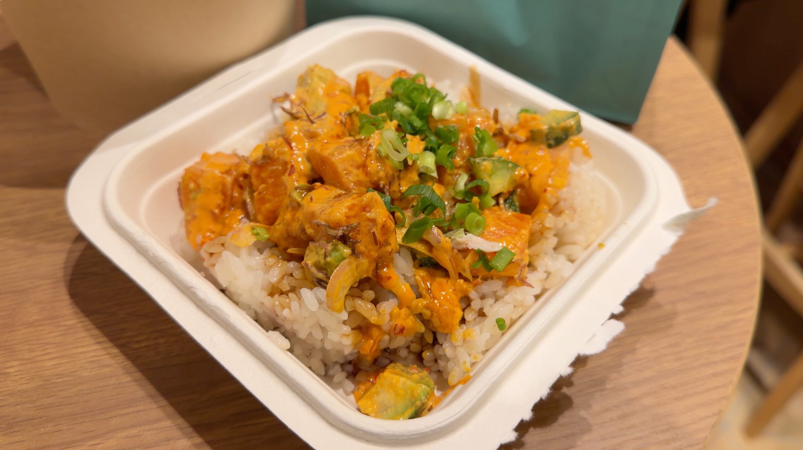 PALM WAGON 仙台駅西口店のサーモンスパイシーマヨのポキ丼